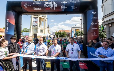 Sportolókkal és rajongókkal telt meg Siófok főtere a Tour de Hongrie záró szakaszán – VIDEÓ