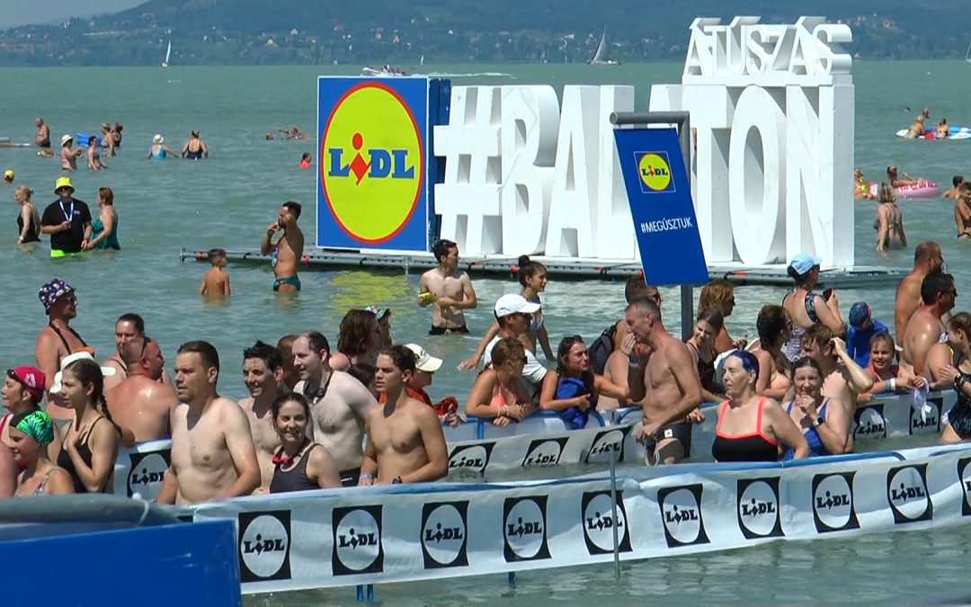 Átúszták és áthúzták! Rekordszámú nevező a 42. LIDL Balaton-átúszáson – VIDEÓ